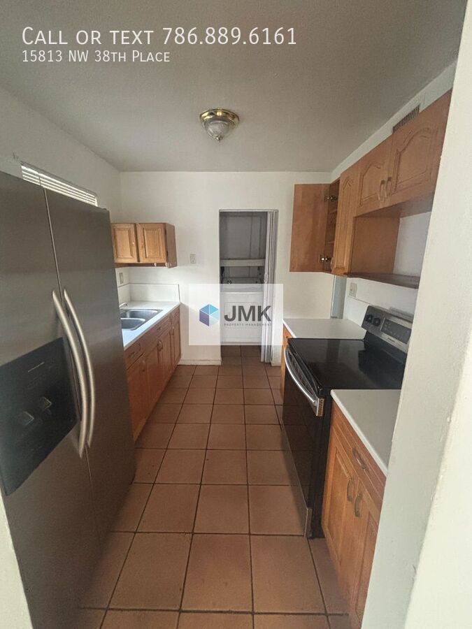 Spacious 3‑Bed, 2‑Bath Near I‑75/I‑95 property image