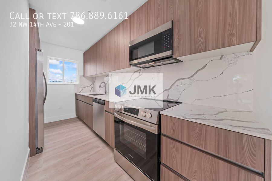 Brand-New 2 Bed / 2 Bath Condo – In-Unit Washer & Dryer property image