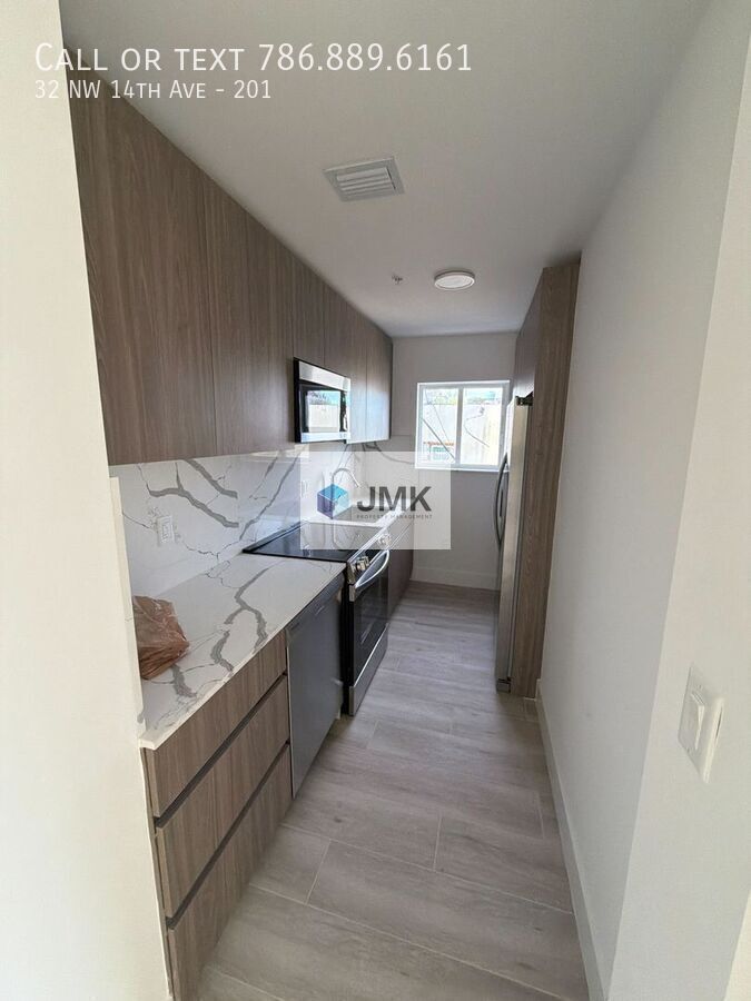 Brand-New 2 Bed / 2 Bath Condo – In-Unit Washer & Dryer property image