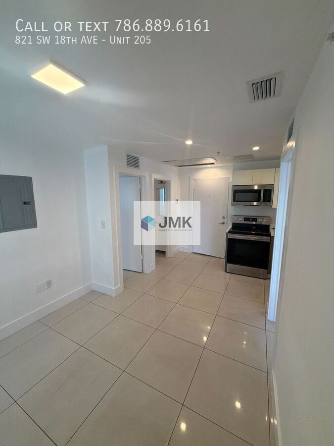 Charming 2 Bed / 1 Bath Apartment in the Heart of Miami - 1st MONTH FREE!!! property image
