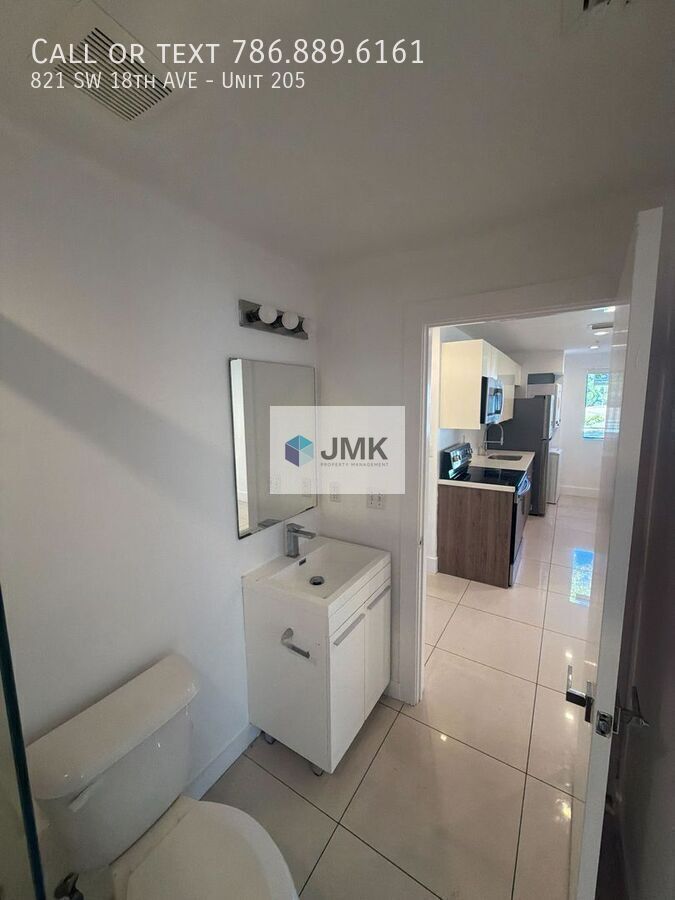 Charming 2 Bed / 1 Bath Apartment in the Heart of Miami - 1st MONTH FREE!!! property image