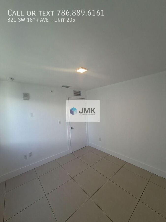Charming 2 Bed / 1 Bath Apartment in the Heart of Miami - 1st MONTH FREE!!! property image
