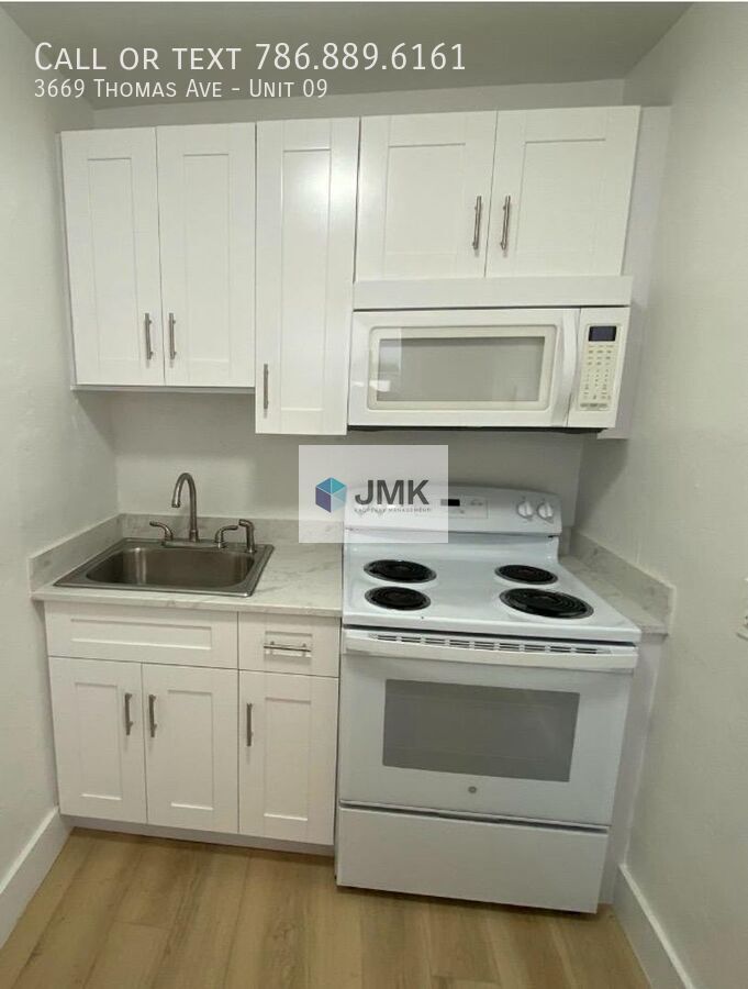 Charming Coconut Grove Living – 3669 Thomas Avenue property image