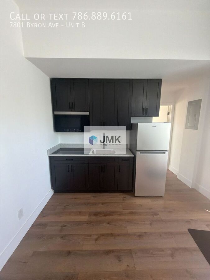 Bright & Spacious 1BR/1BA – Steps from the Ocean property image
